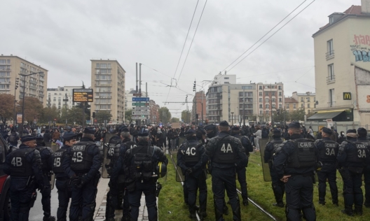 Френските протести отново прераснаха в насилие, но масираното полицейско присъствие ограничи грабежите