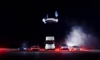 Тесла представи летящ автомобил 2 Тесла Roadster с колелата нагоре във въздуха над редица автомобили и камион